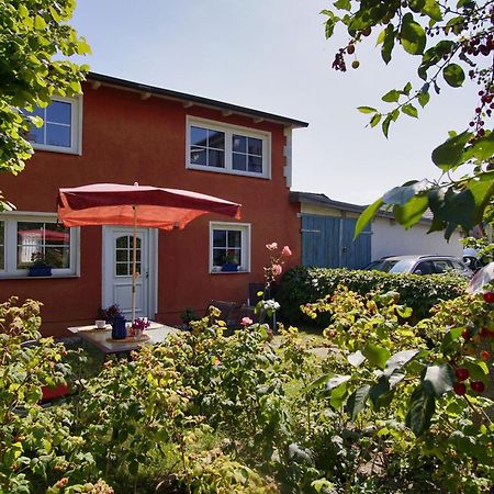 Zentral Aber Ruhig, Terrasse Mit Viel Gruen - Strandnahes Ferienhaus Luki Goehren  Exterior photo