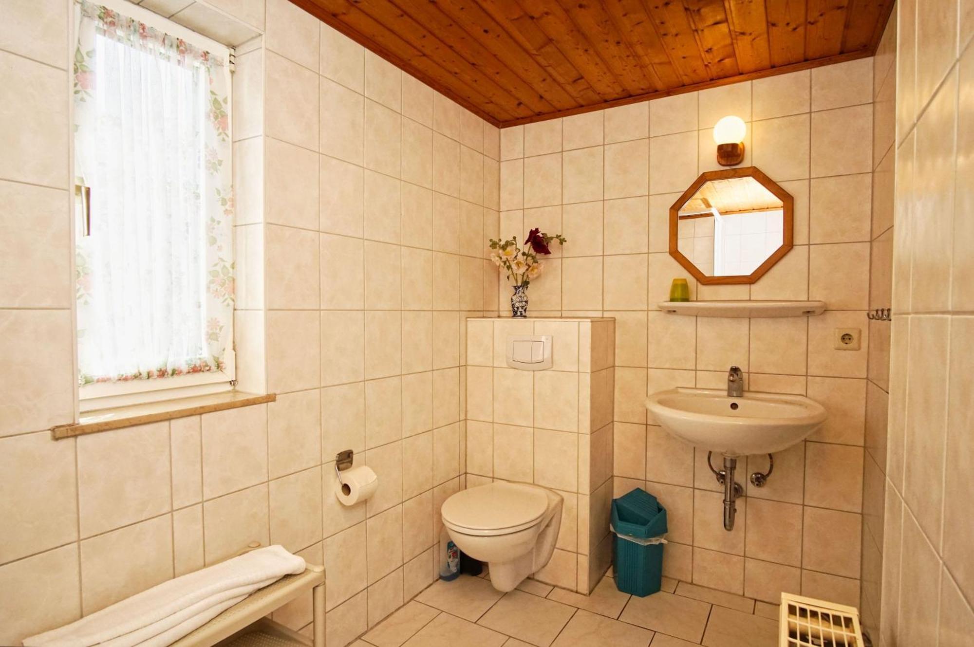 Zentral Aber Ruhig, Terrasse Mit Viel Gruen - Strandnahes Ferienhaus Luki Goehren  Exterior photo