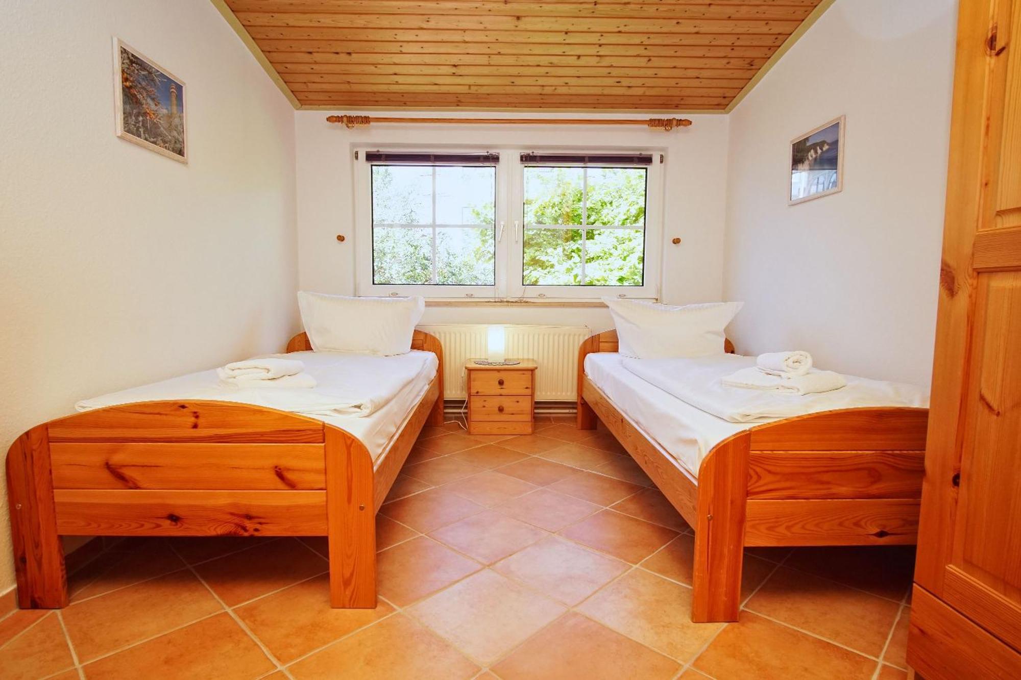 Zentral Aber Ruhig, Terrasse Mit Viel Gruen - Strandnahes Ferienhaus Luki Goehren  Exterior photo