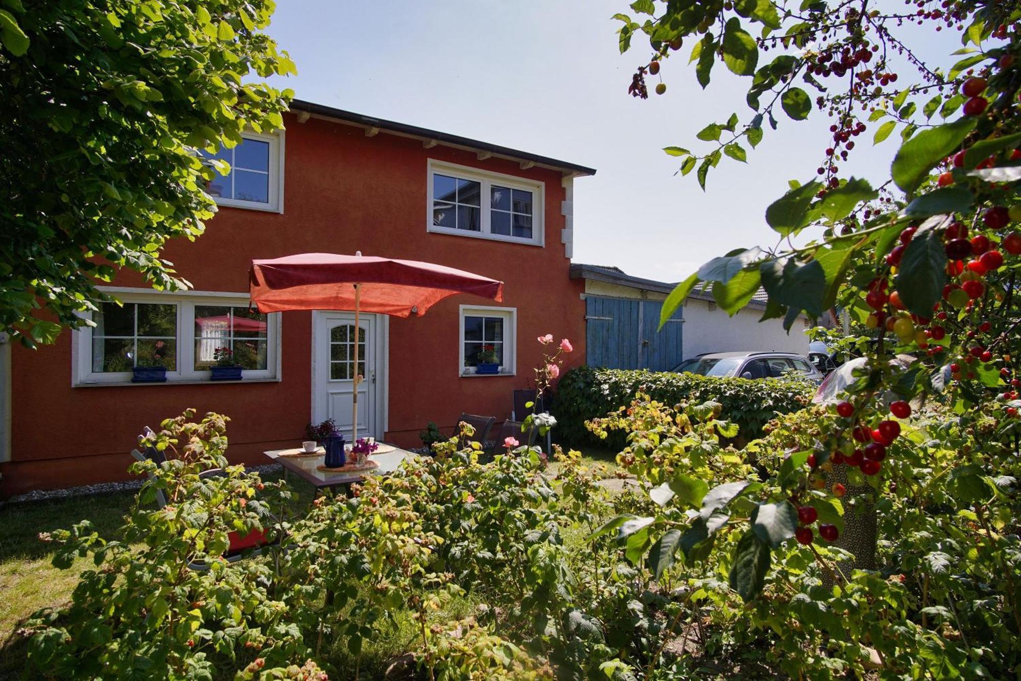 Zentral Aber Ruhig, Terrasse Mit Viel Gruen - Strandnahes Ferienhaus Luki Goehren  Exterior photo